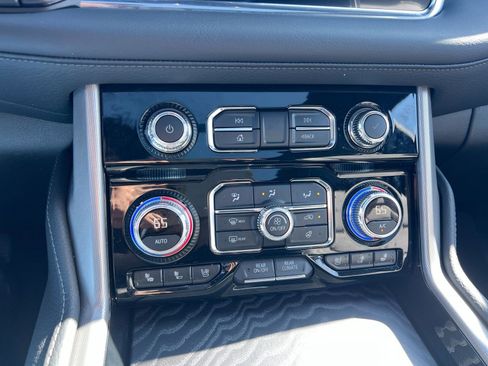 Used 2024 GMC Yukon Denali w/ Advanced Technology Package image 19