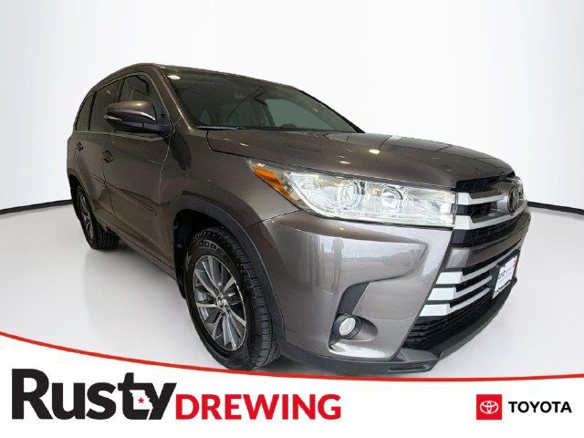 Certified 2017 Toyota Highlander XLE w/ Carpet Mat Package AWD/4WD image 1