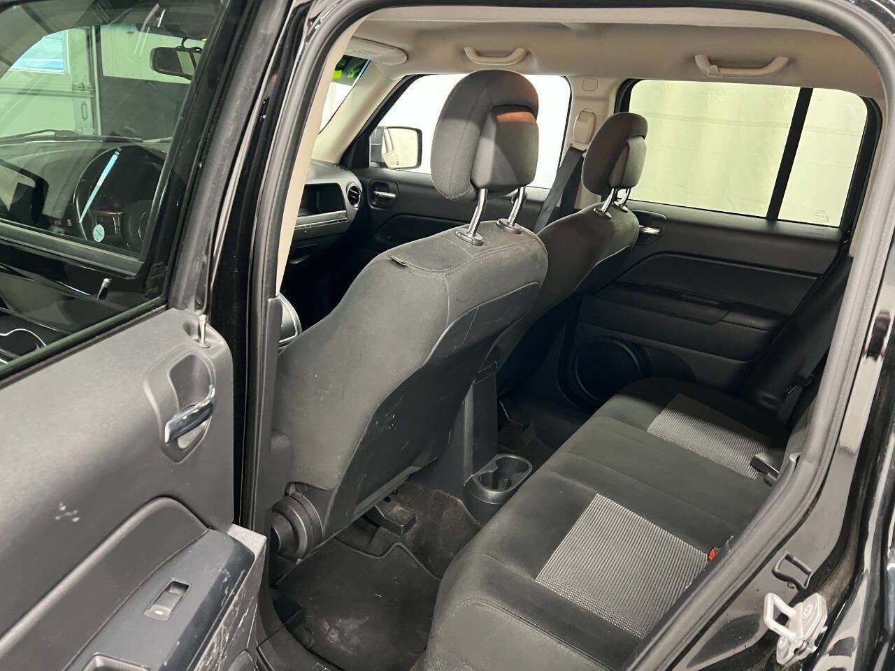 Used 2016 Jeep Patriot Latitude AWD/4WD image 9