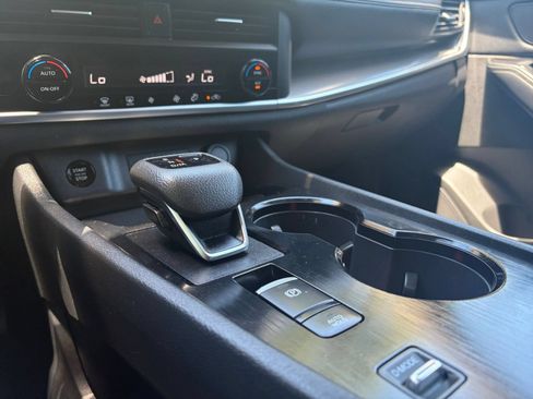 Used 2025 Nissan Rogue SV FWD image 43