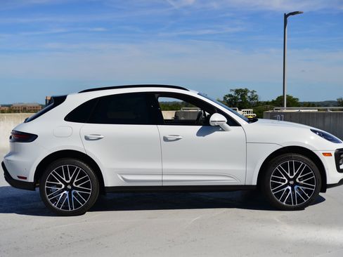 Certified 2026 Porsche Macan AWD/4WD image 8