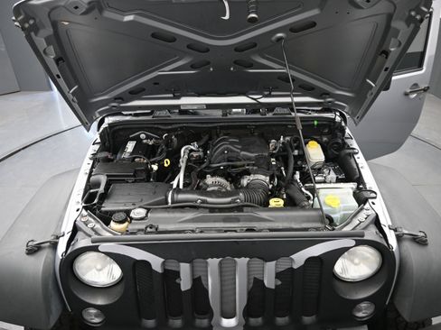Used 2014 Jeep Wrangler Unlimited Sport w/ Max Tow Package AWD/4WD image 20