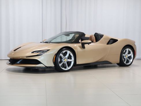 Used 2022 Ferrari SF90 Spider image 2