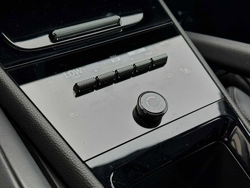 Certified 2024 Porsche Cayenne image 20