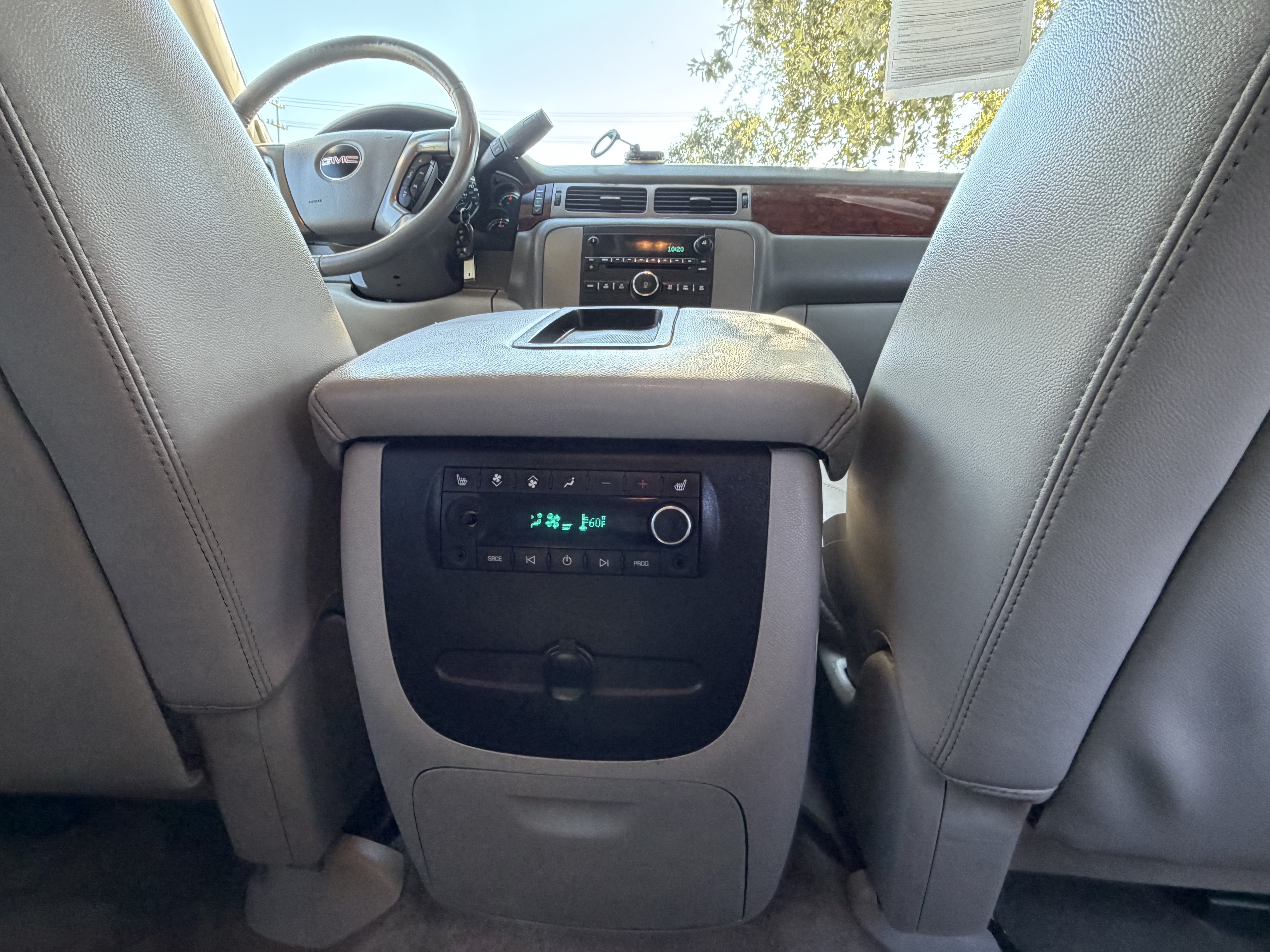 Used 2012 GMC Yukon SLT w/ SLT-2 Equipment Package AWD/4WD image 16