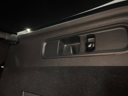 Used 2023 Mercedes-Benz GLC 300 4MATIC image 34