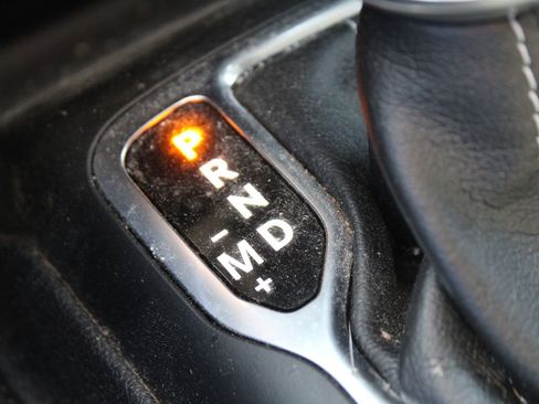 Used 2022 Jeep Wrangler Unlimited Sahara w/ Cold Weather Group image 34