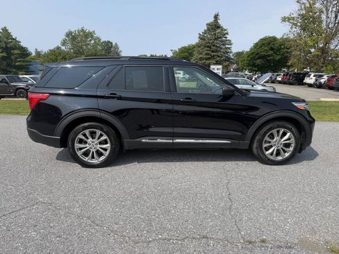 Used 2021 Ford Explorer XLT w/ Equipment Group 202A AWD/4WD image 6