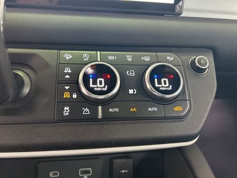 Used 2024 Land Rover Defender 110 S image 51