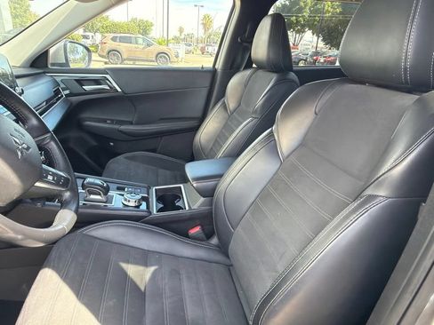 Used 2024 Mitsubishi Outlander AWD image 9