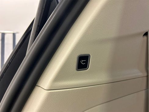 Used 2022 Chrysler Pacifica Limited image 34