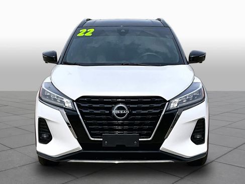 Used 2022 Nissan Kicks SR w/ Premium Package FWD image 3