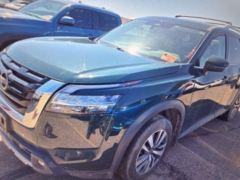 Used 2022 Nissan Pathfinder SL FWD image 4