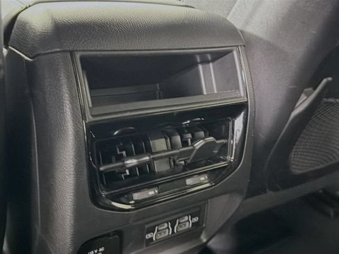 Used 2024 Jeep Grand Cherokee Altitude RWD image 27