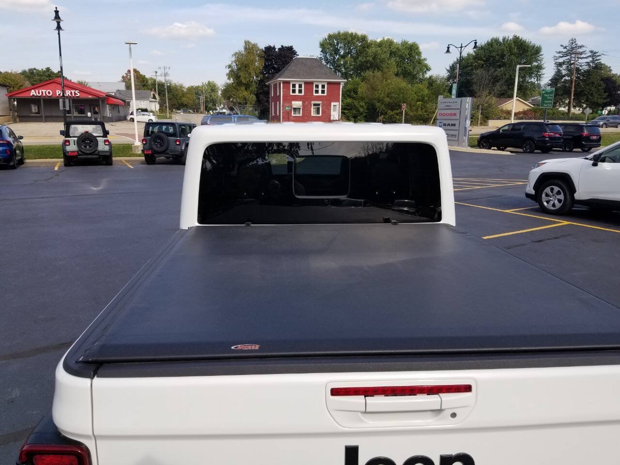 Used 2021 Jeep Gladiator Overland AWD/4WD image 9