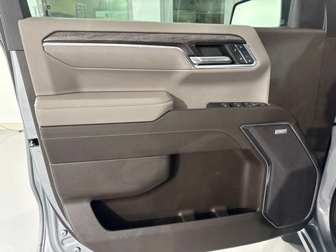 Used 2024 Chevrolet Silverado 1500 LTZ AWD/4WD image 18