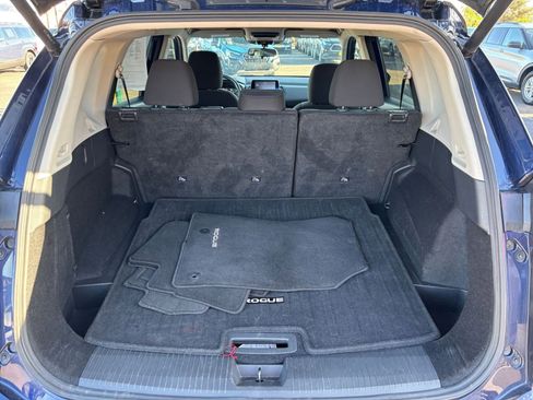 Used 2025 Nissan Rogue SV FWD image 33