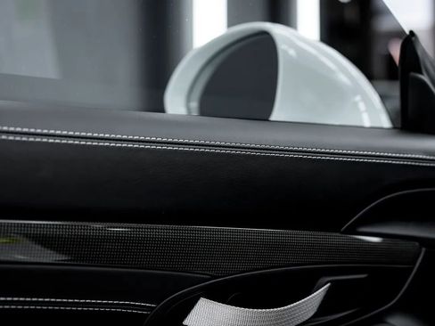 Used 2016 Porsche 911 R image 28