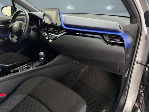 Used 2020 Toyota C-HR XLE FWD image 26