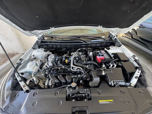 Used 2025 Nissan Altima 2.5 SV FWD image 33