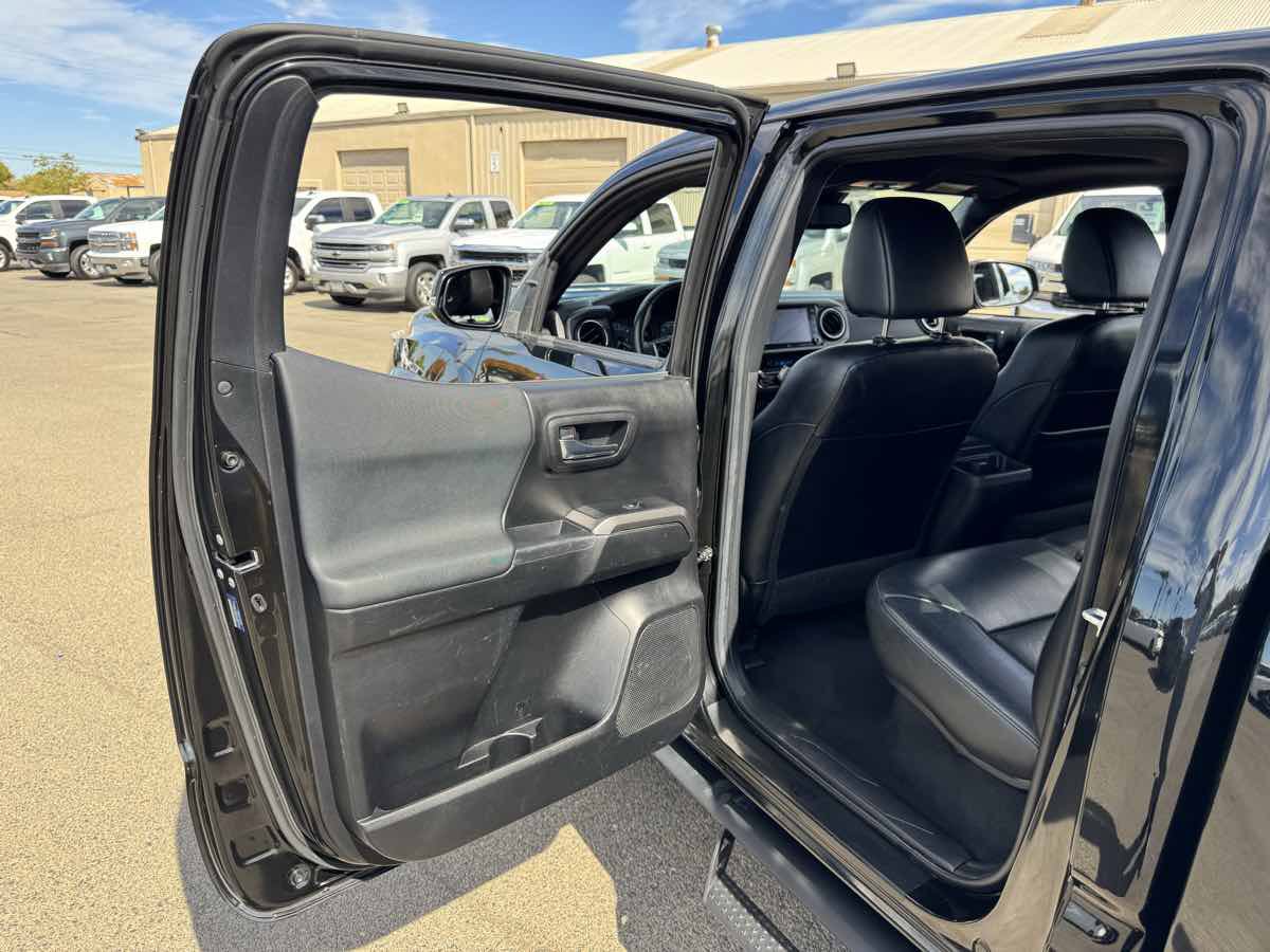 Used 2022 Toyota Tacoma TRD Sport w/ TRD Premium Sport Package AWD/4WD image 22