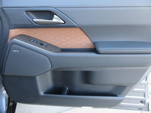 Used 2026 Lexus GX 550 w/ Accessory Package (2T) image 29