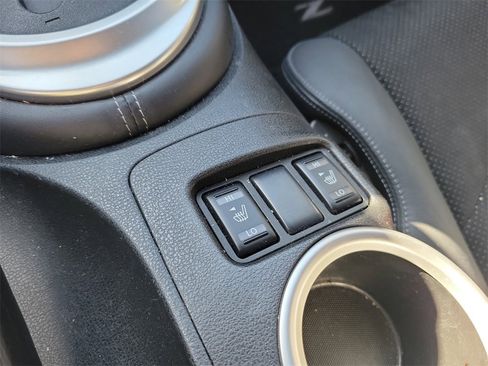 Used 2010 Nissan 370Z Touring image 18