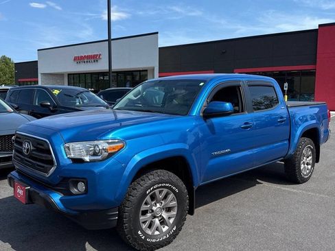 Used 2017 Toyota Tacoma SR5 w/ Tow Package AWD/4WD image 1