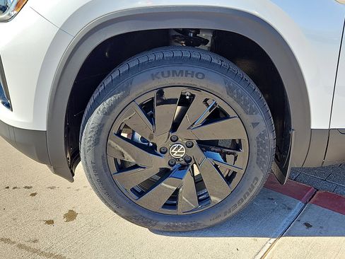 New 2026 Volkswagen Atlas Cross Sport SE image 6