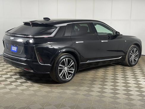 Used 2024 Cadillac Lyriq Luxury AWD/4WD image 12