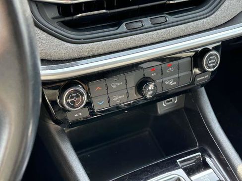 Certified 2022 Jeep Compass Latitude image 30