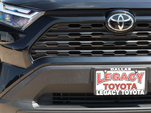 Used 2025 Toyota RAV4 LE image 9