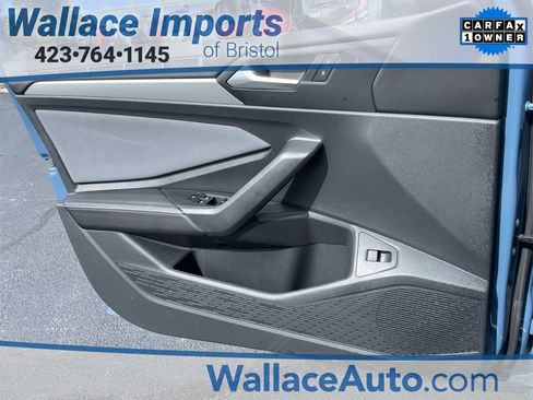 Certified 2025 Volkswagen Jetta SE image 18