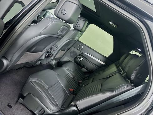 Used 2024 Land Rover Discovery Dynamic SE image 23