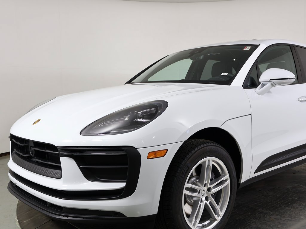Certified 2025 Porsche Macan AWD/4WD image 15