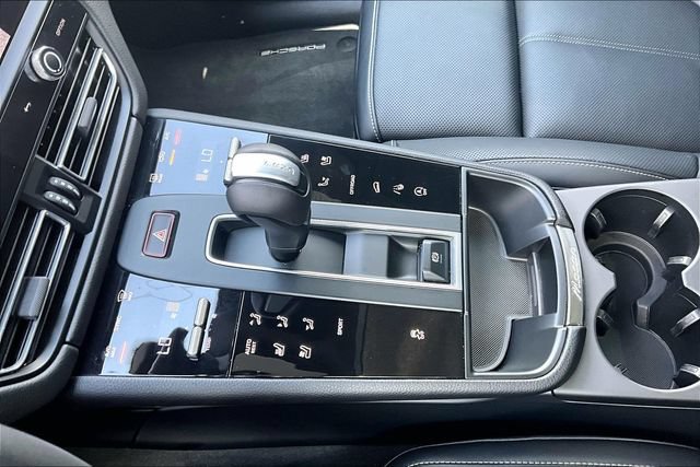Used 2025 Porsche Macan AWD/4WD image 23