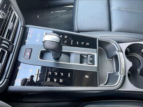 Used 2025 Porsche Macan AWD/4WD image 23