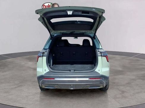 Used 2025 Chevrolet Equinox ACTIV w/ Safety and Technology Package FWD image 19