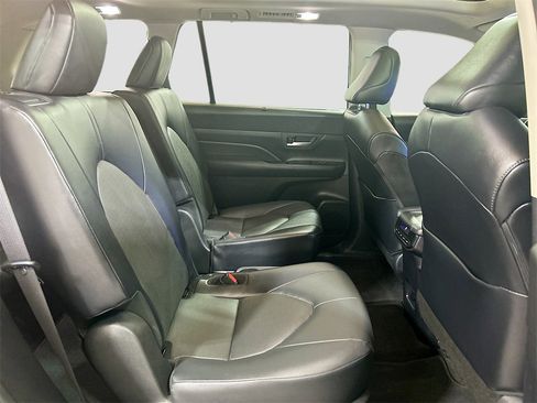 Used 2024 Toyota Grand Highlander XLE image 26
