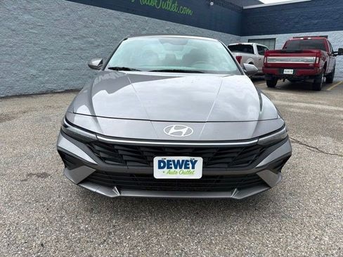 Used 2024 Hyundai Elantra SE FWD image 8