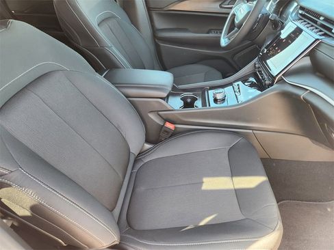 New 2025 Jeep Grand Cherokee Laredo w/ MOPAR Finishing Package image 10