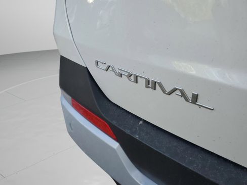 New 2026 Kia Carnival EX FWD image 9
