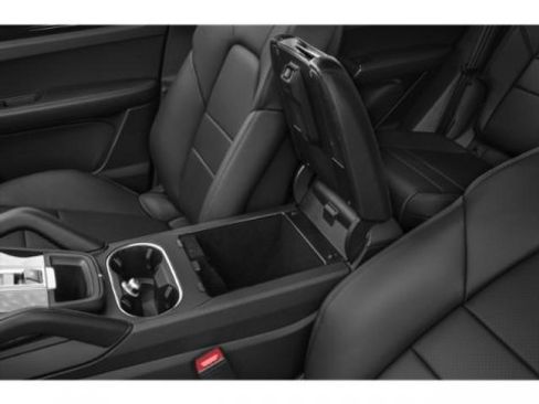 Used 2022 Porsche Cayenne image 14