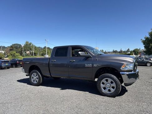 Used 2018 RAM 2500 Tradesman w/ Chrome Appearance Group AWD/4WD image 7