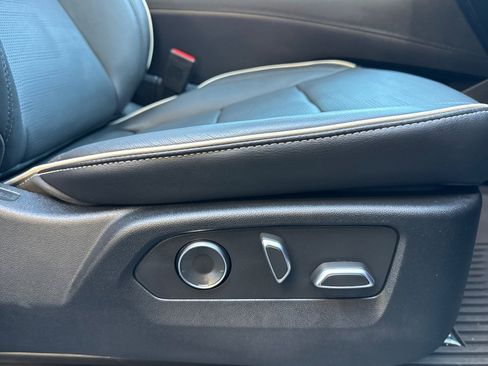 Used 2023 Cadillac Escalade Premium Luxury image 21