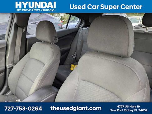 Used 2018 Chevrolet Cruze LT w/ RS Package FWD image 3