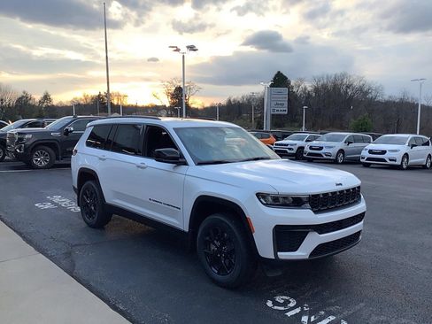 New 2026 Jeep Grand Cherokee L 4WD image 3