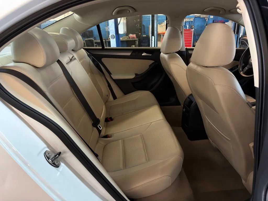 Used 2014 Volkswagen Jetta TDI FWD image 26
