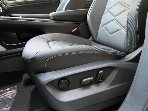 New 2026 Volkswagen Atlas Cross Sport SE image 24