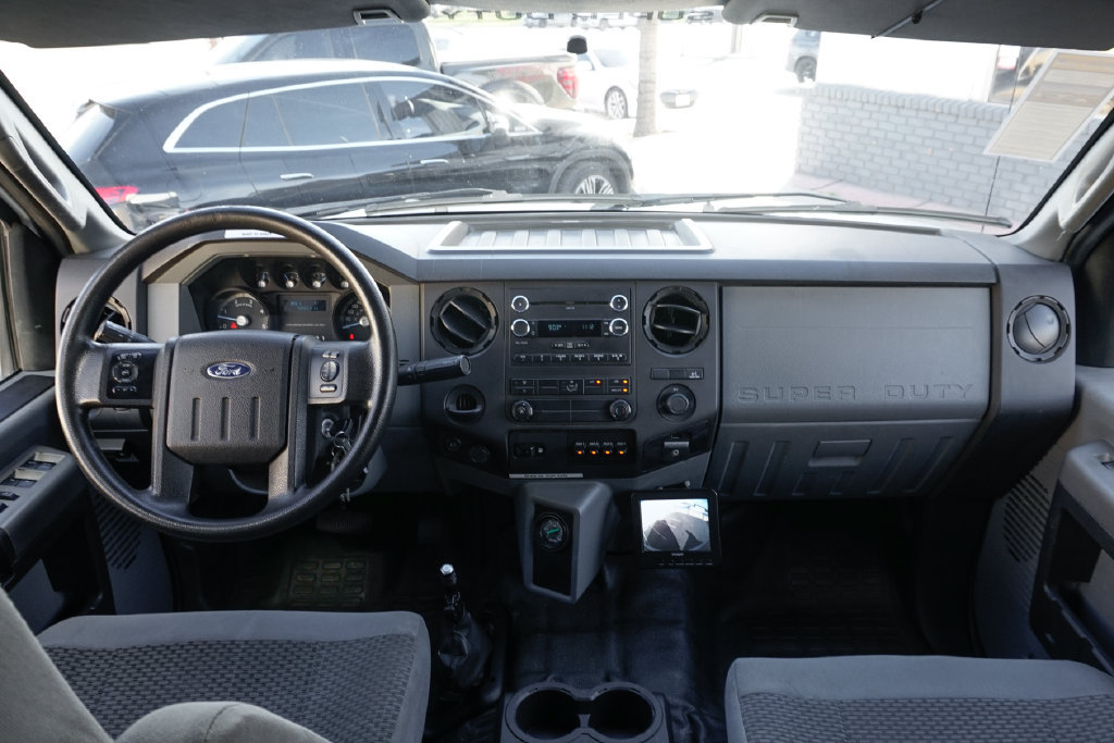 Used 2016 Ford F650 2WD Crew Cab Super Duty image 35